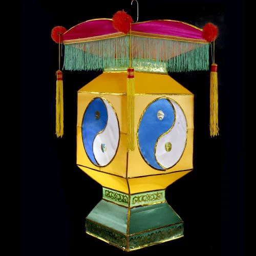 Sisätilojen koristelu kiinalaisesta silkkilampusta