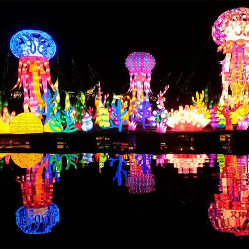 Kiinalainen silkkiramppu lyhty ulkona lyhtynäyttelyyn